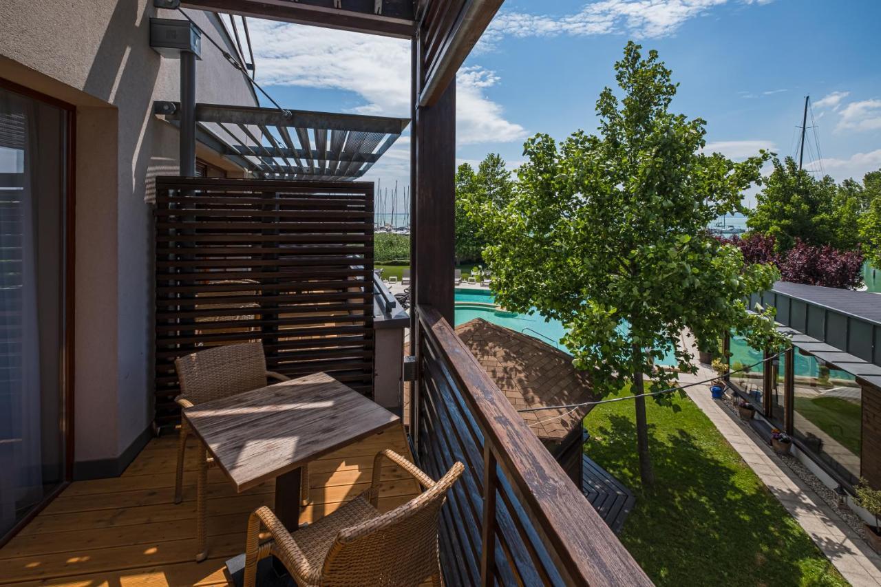 Deluxe Double or Twin Room Partial Lake View