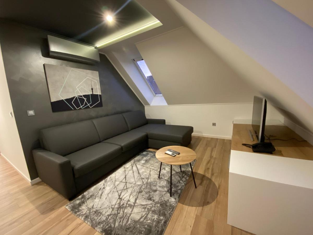 Two-Bedroom Apartment,1071112666:JPEG