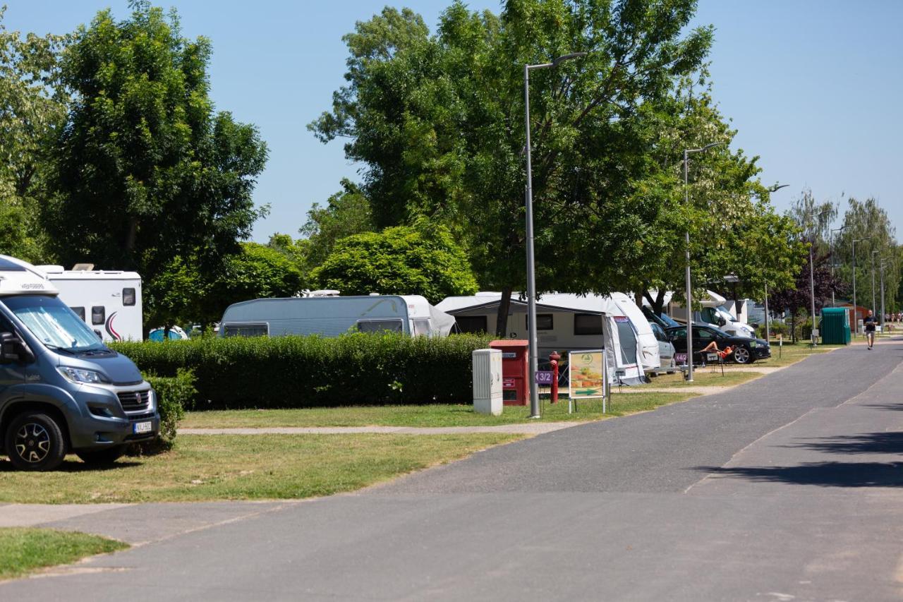Empty spot 40-59 m2 tent or caravan