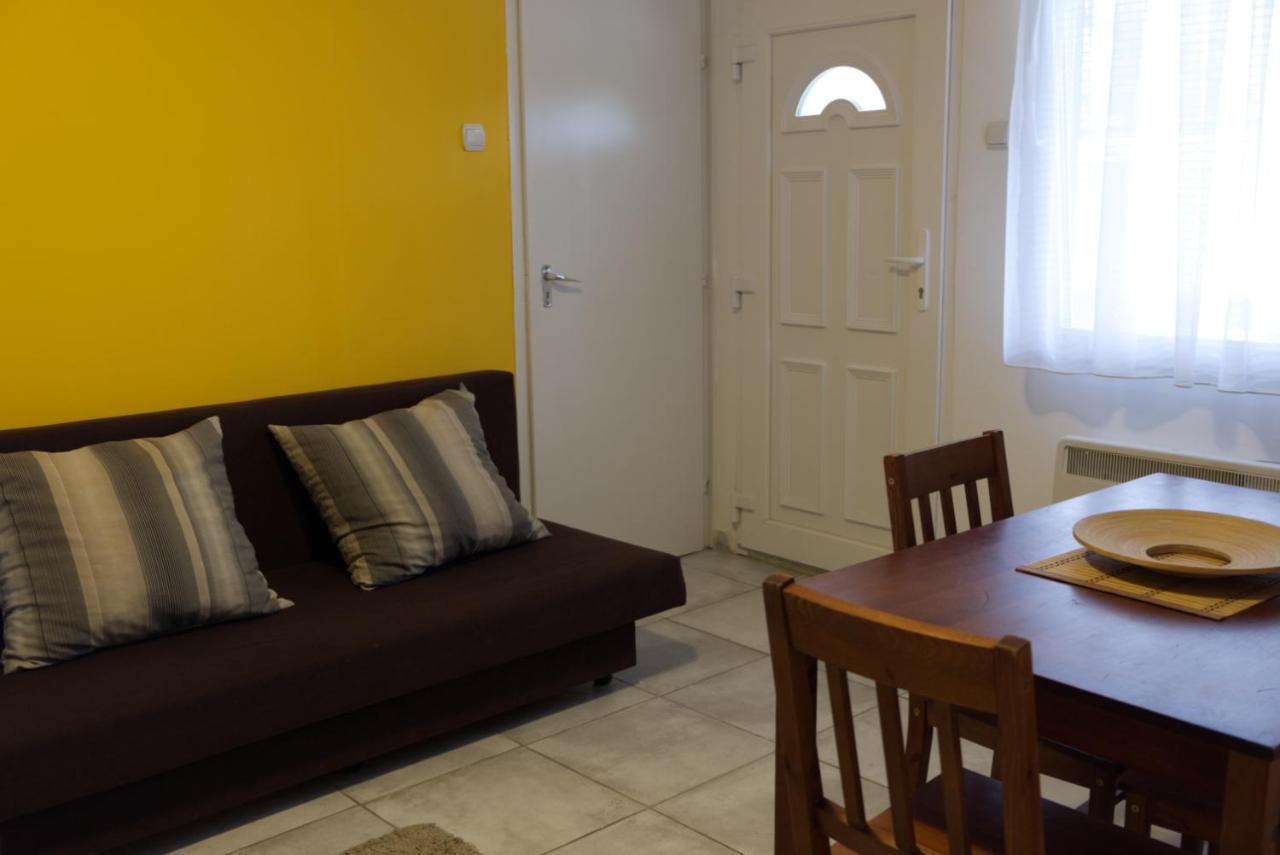 Two-Bedroom Apartment,1109295996:JPEG