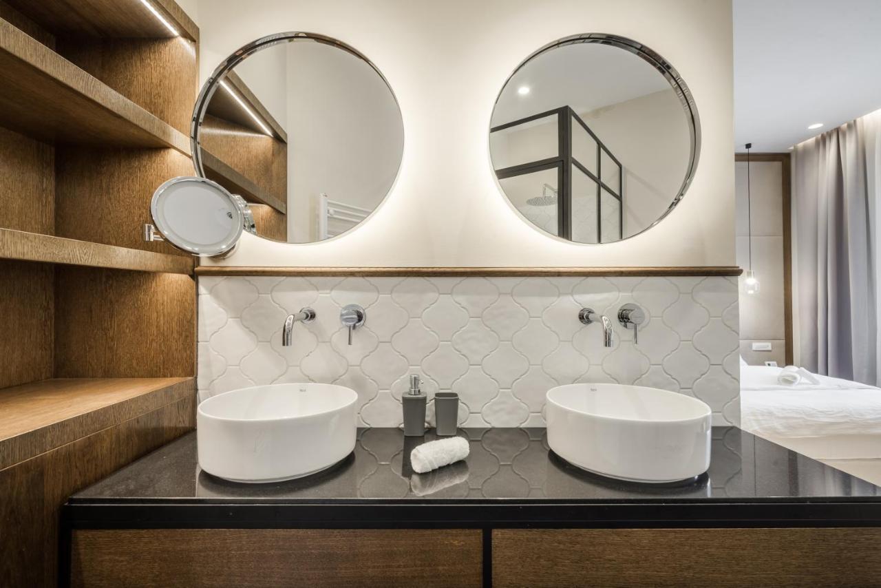 Deluxe Double Room Bath
