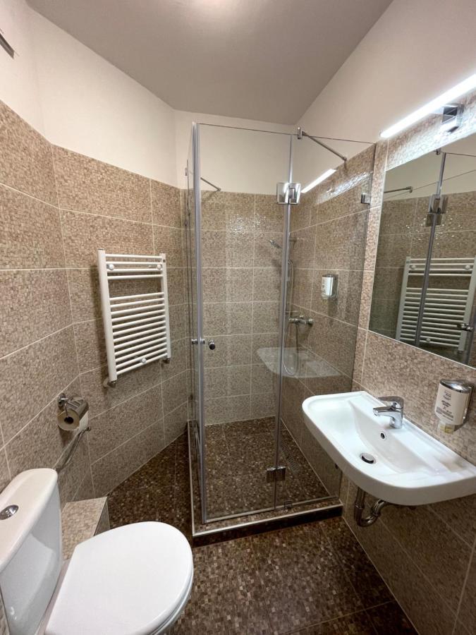 Single Room,1128198108:JPEG