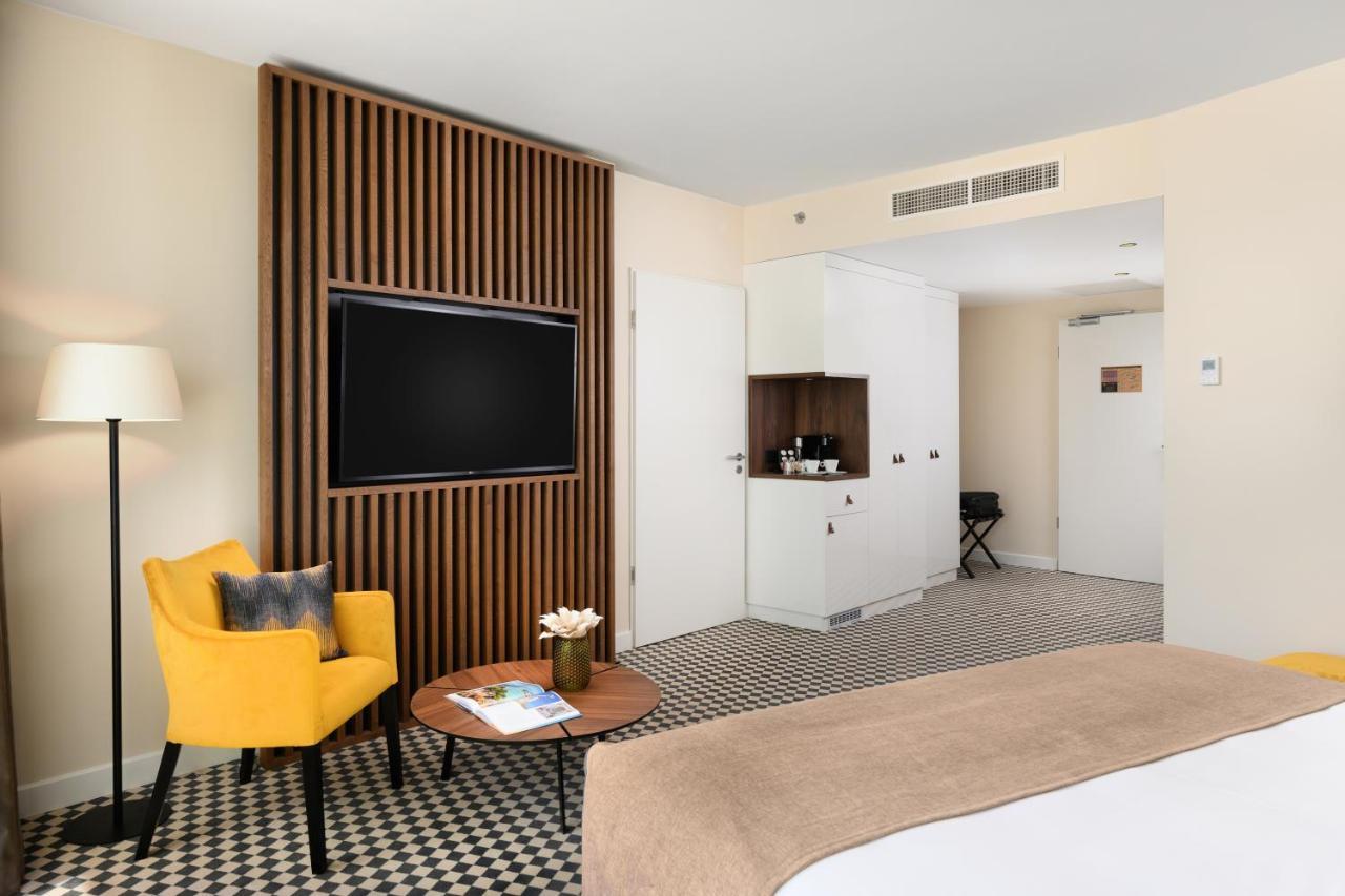 Large Twin Room