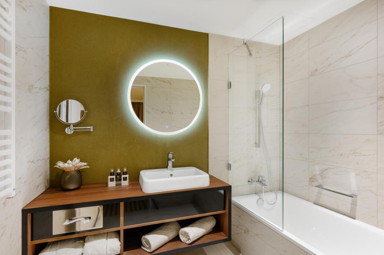 Deluxe Double Room Bath