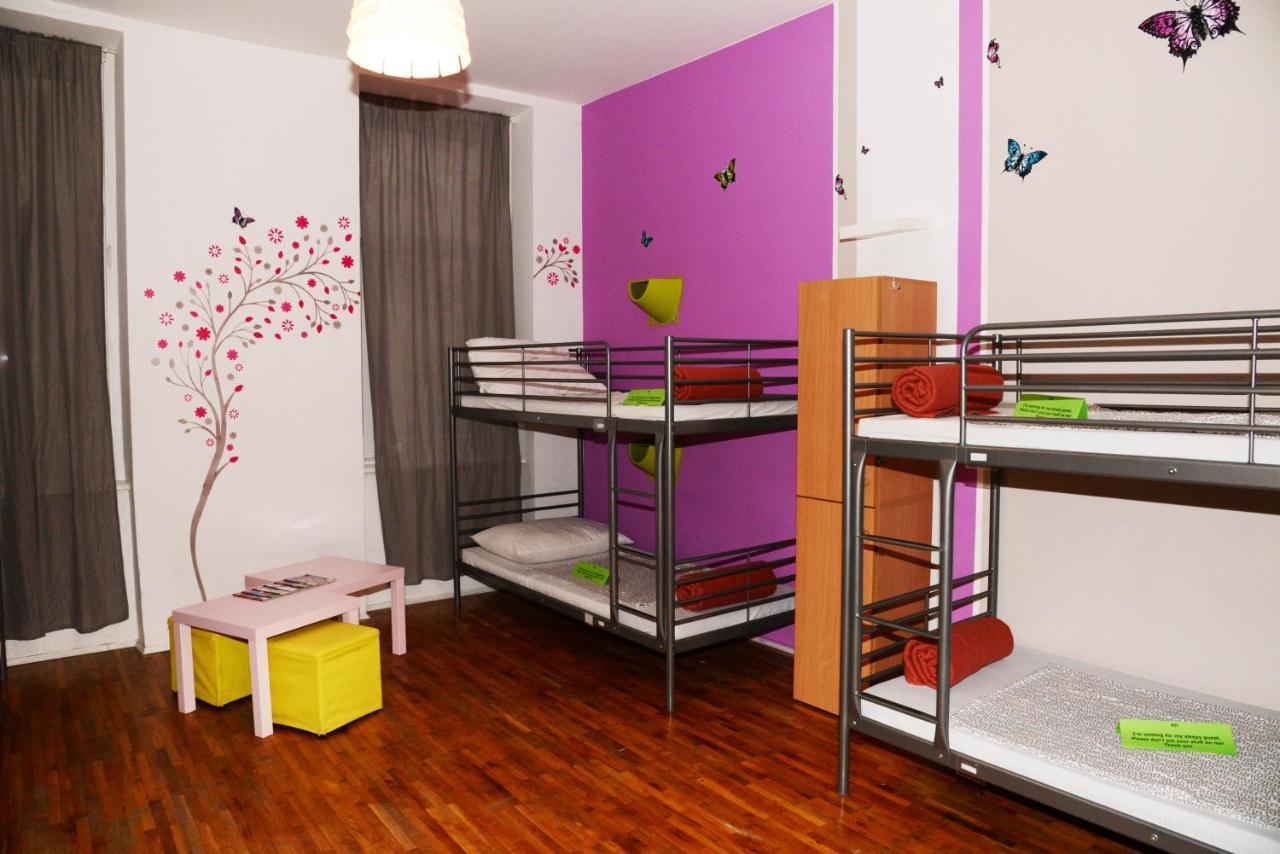Bed 8-Bed Female Dormitory Room Private Bathroom