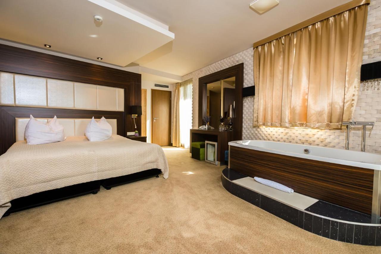 Deluxe Room,1157376192:JPEG