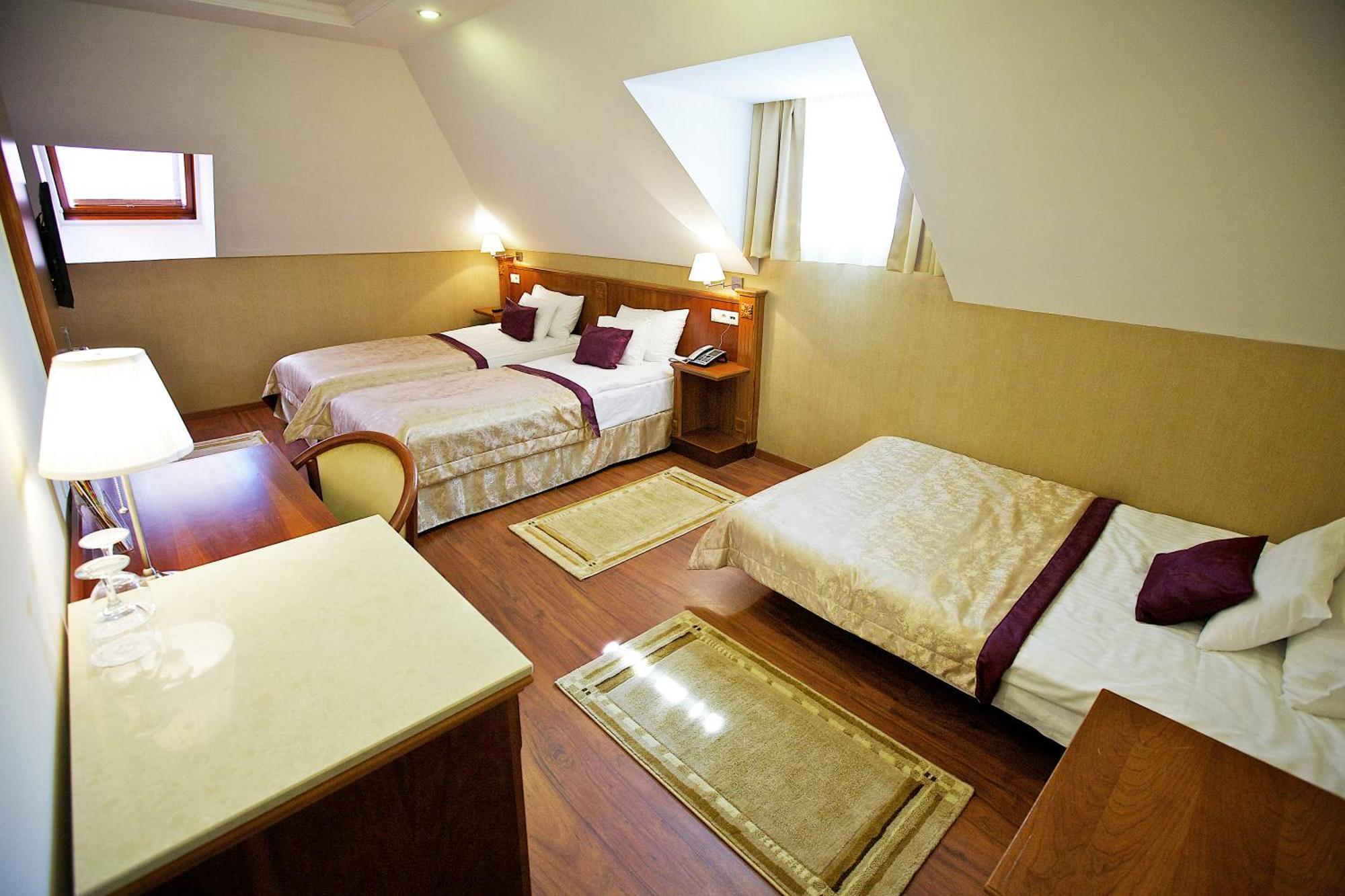 Triple Room,1274887459:JPEG