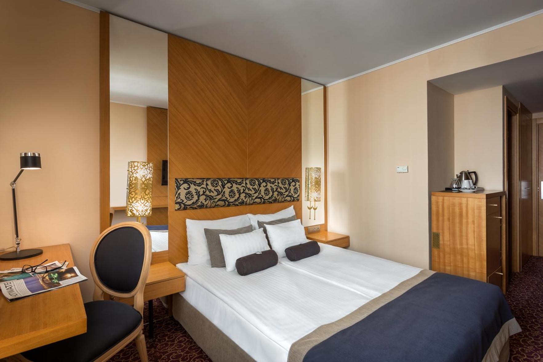 Standard Double Room,1209785146:JPEG