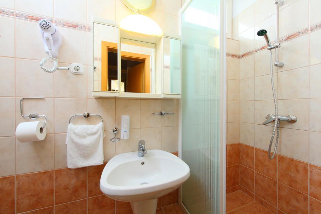 Single Room Air Conditioning