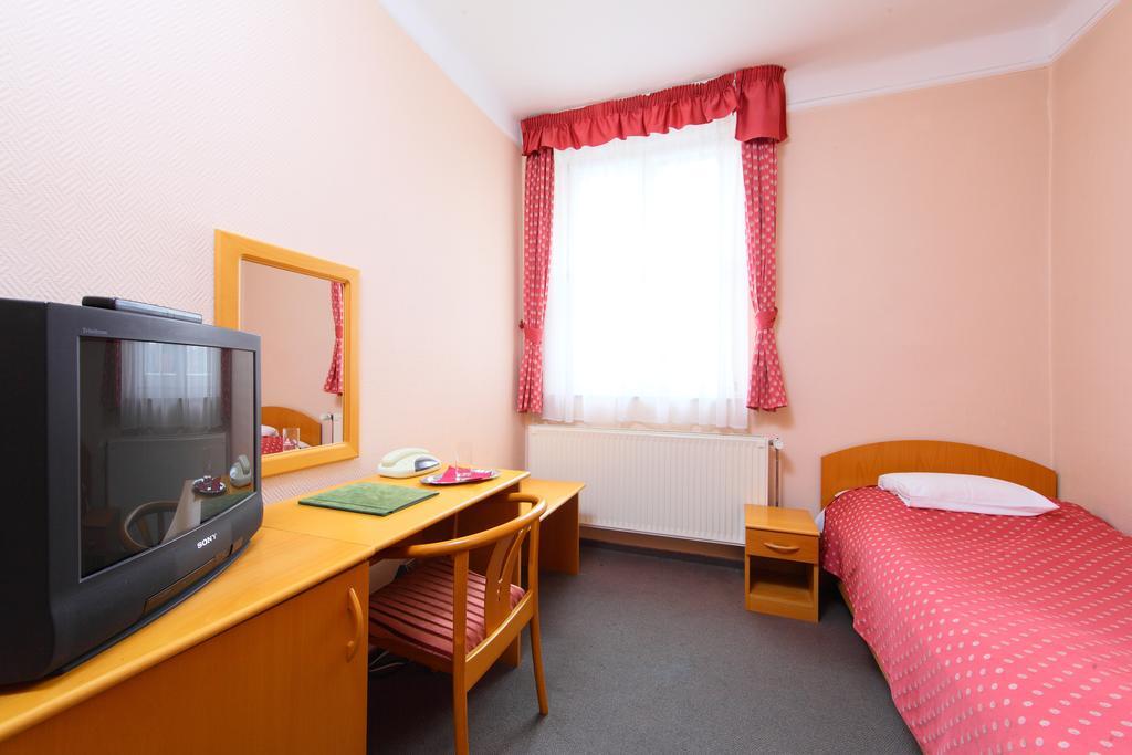 Single Room Air Conditioning