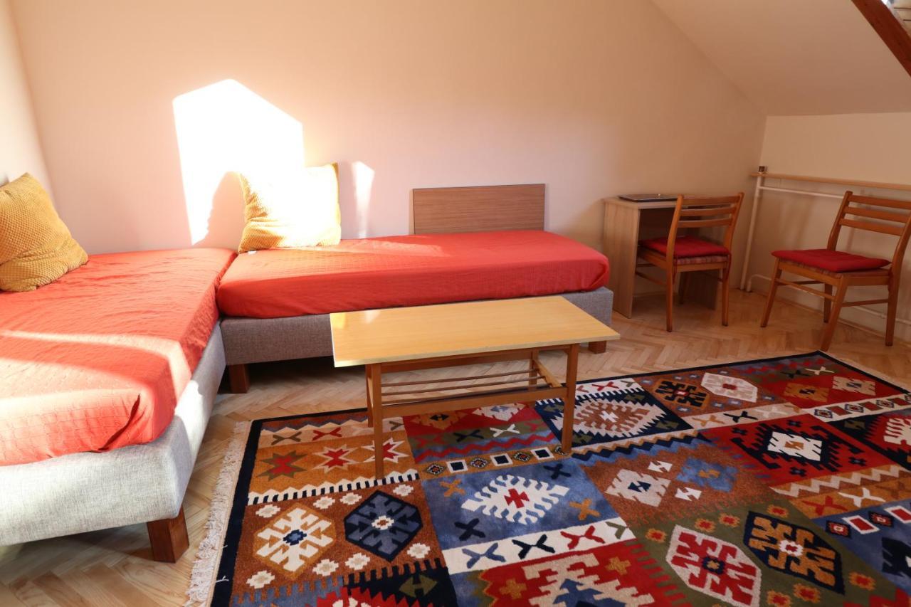 Family Room,1234191095:JPEG