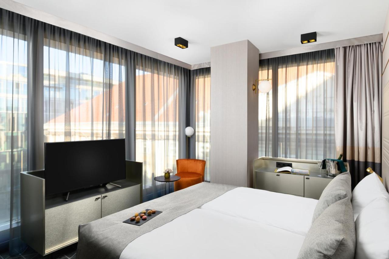 Corner Room,1187117542:JPEG