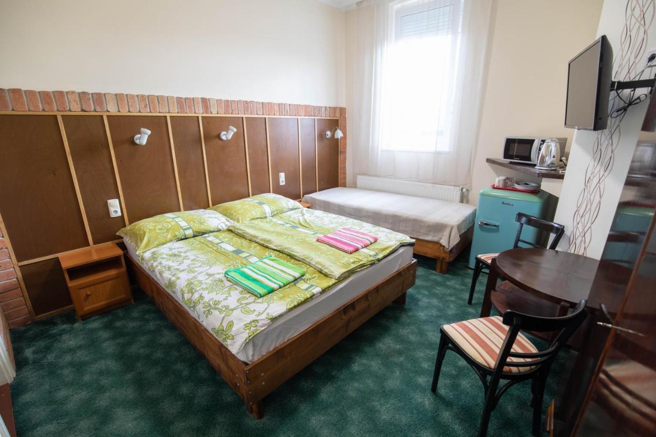 Standard Triple Room,1589104042:JPEG