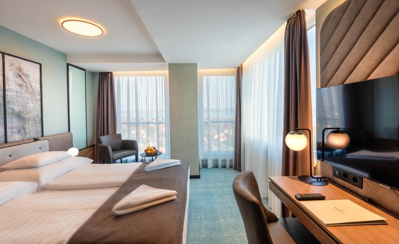 Superior Queen Room