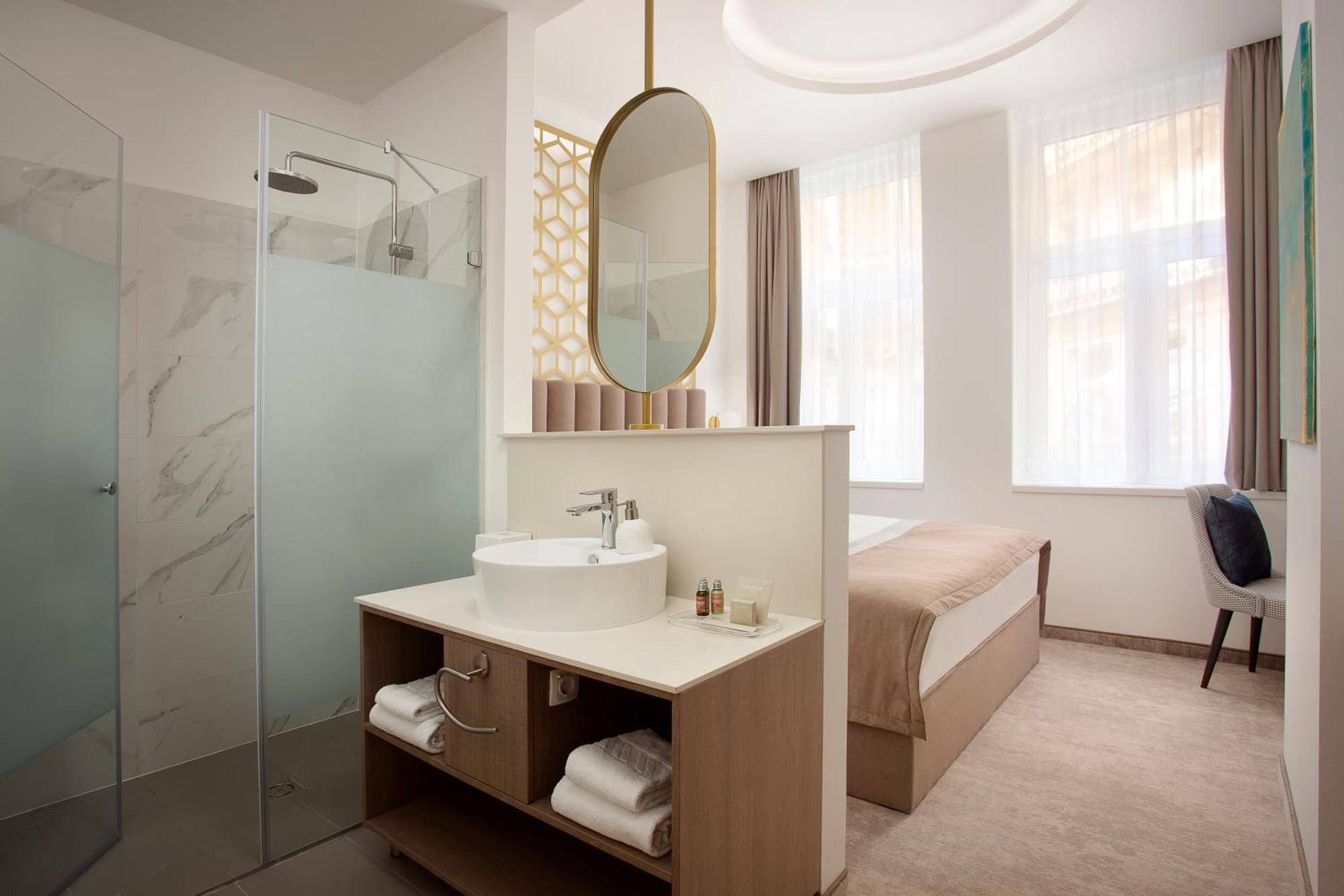 Superior Queen Room