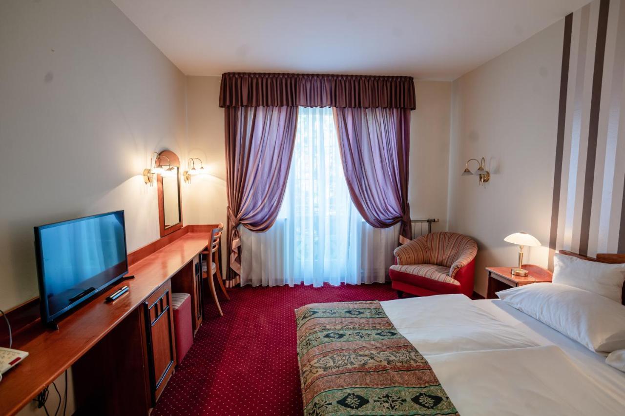 Standard Queen Room,1294279327:JPEG