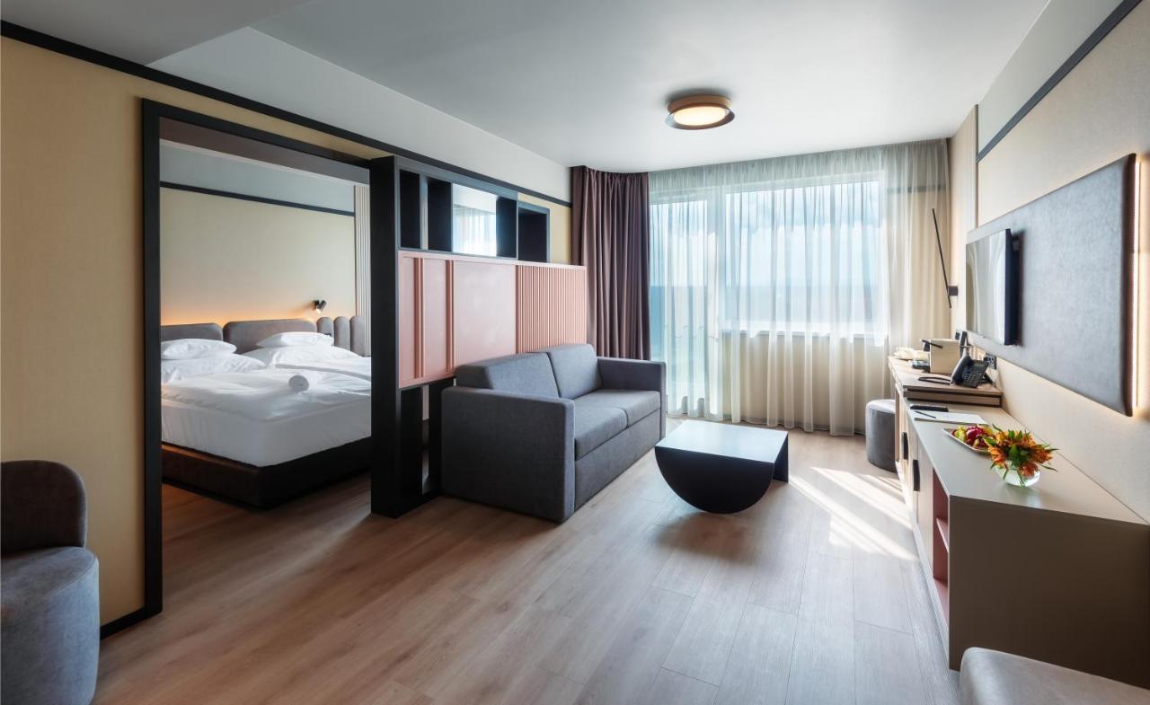 Junior Suite East Wing,1296819145:JPEG