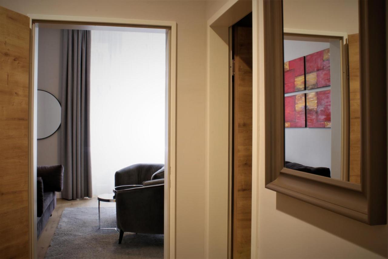 Superior King Room,1297307599:JPEG