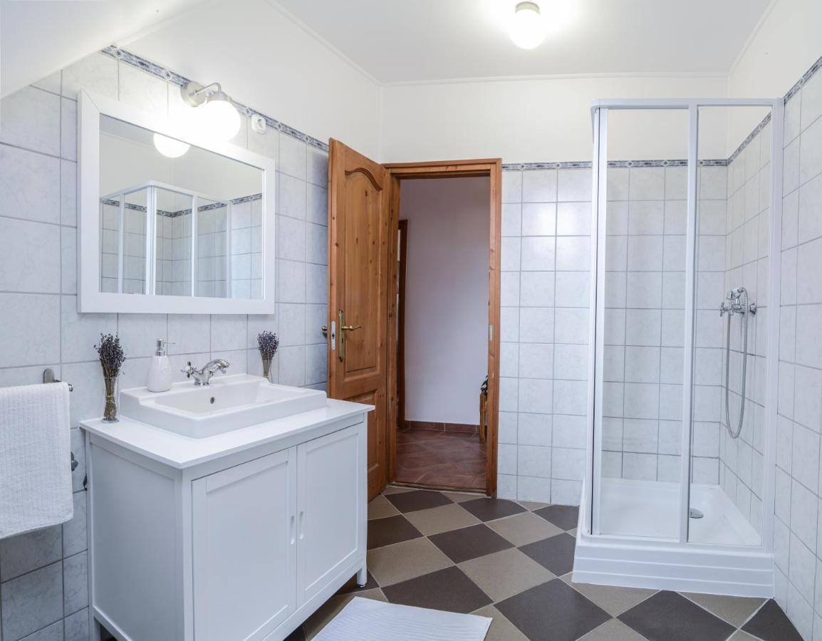 Double or Twin Room Private External Bathroom