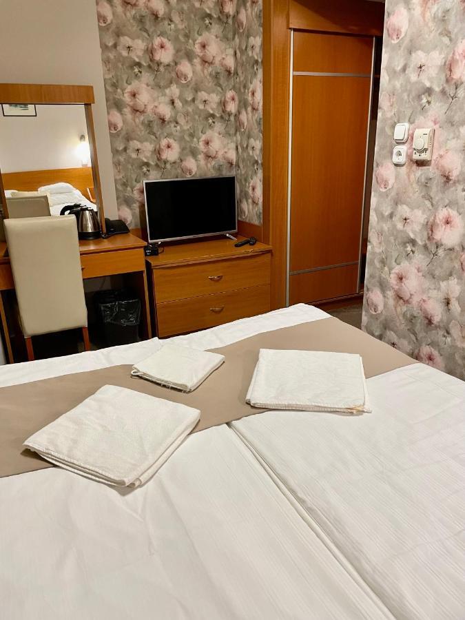 Economy Double Room,1323970618:JPEG