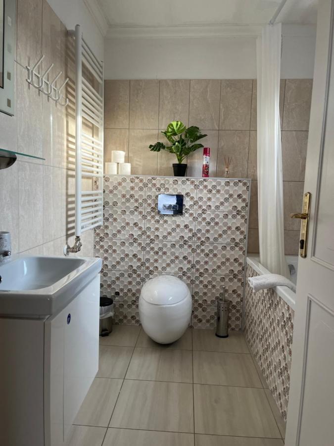 Deluxe Double Room with Bath,1652811404:JPEG