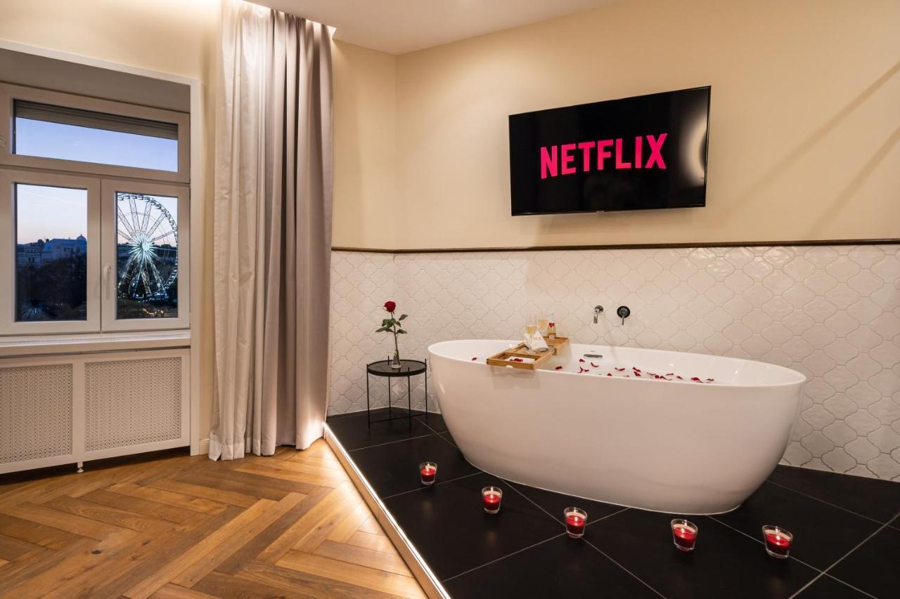 Deluxe Double Room Bath