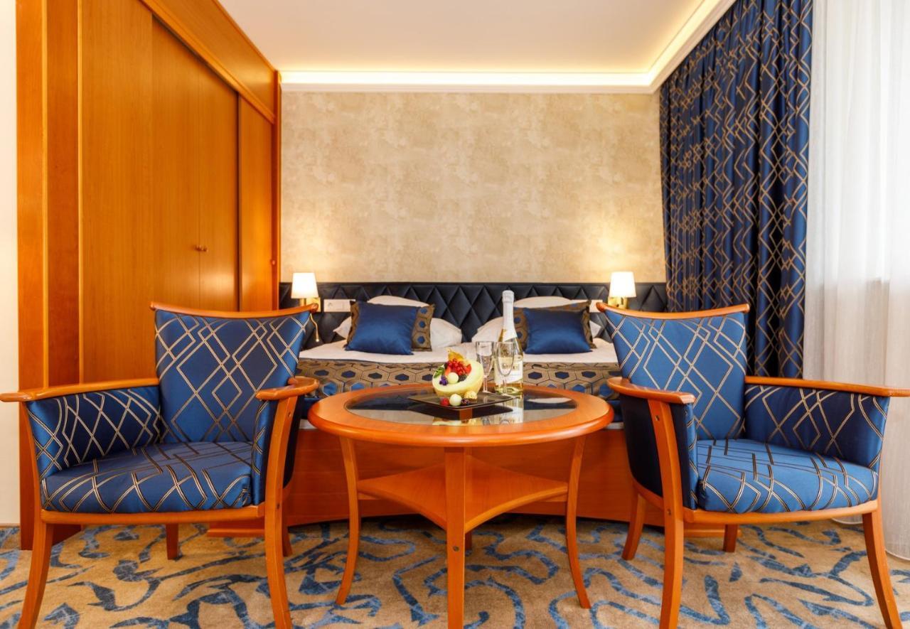 Superior Queen Room,1377846959:JPEG