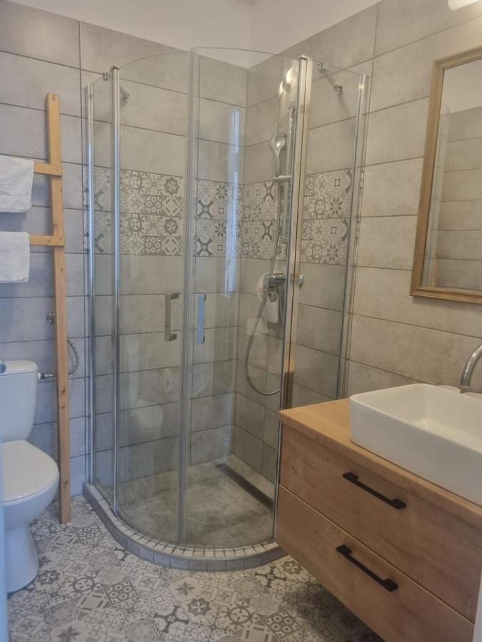 Deluxe Double Room Shower