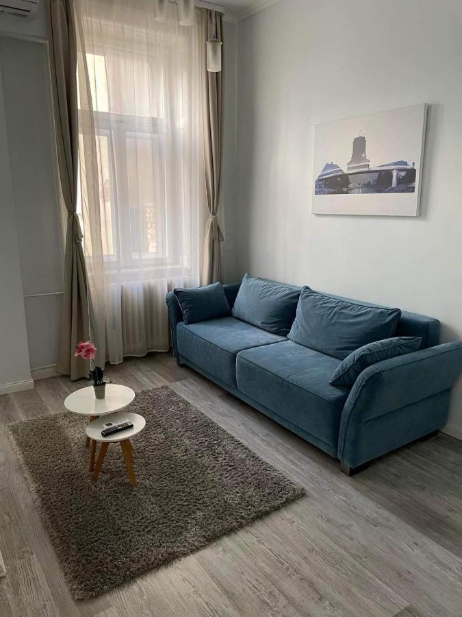 Deluxe Studio
