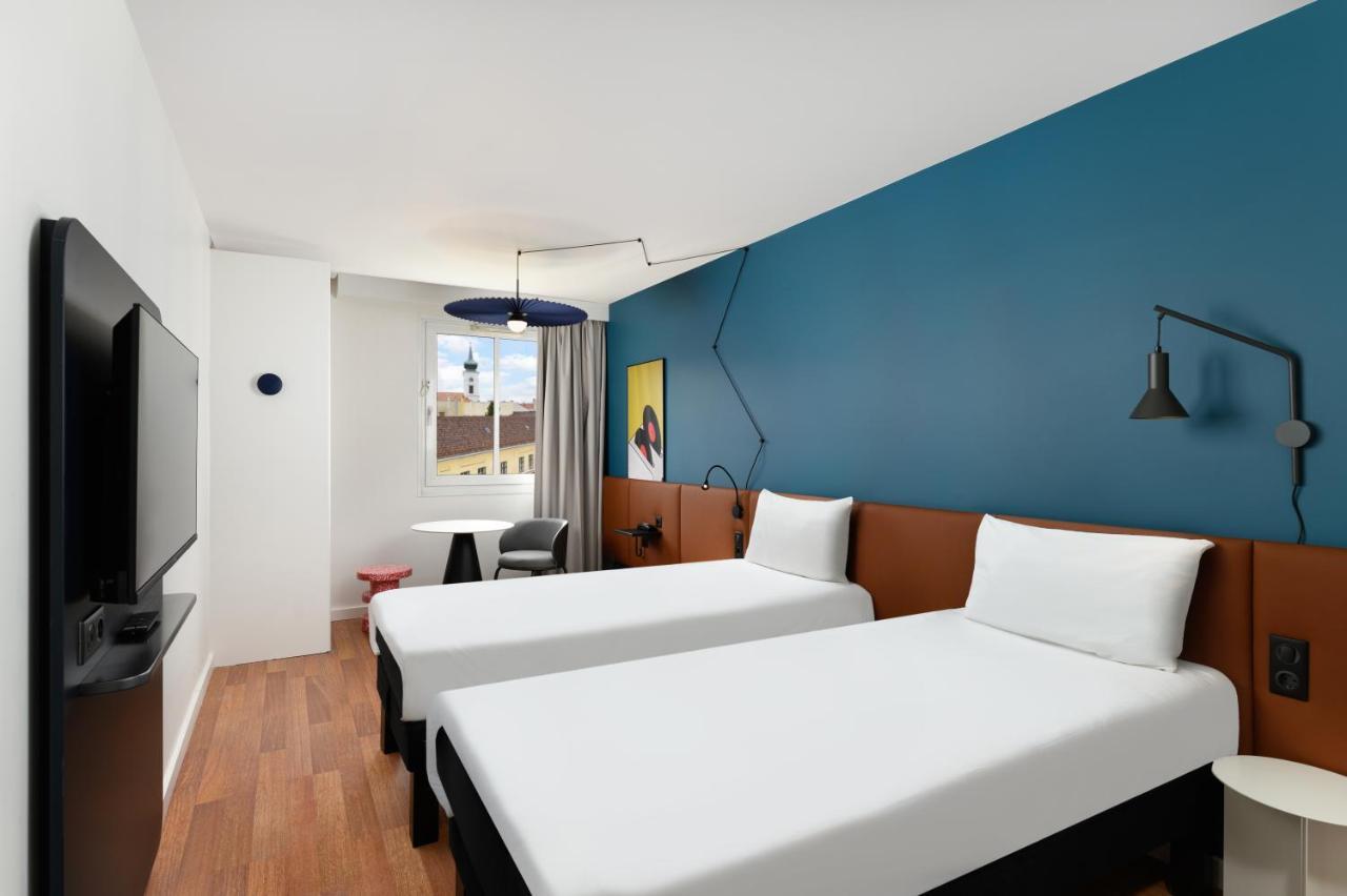 Twin Room,1543434844:JPEG