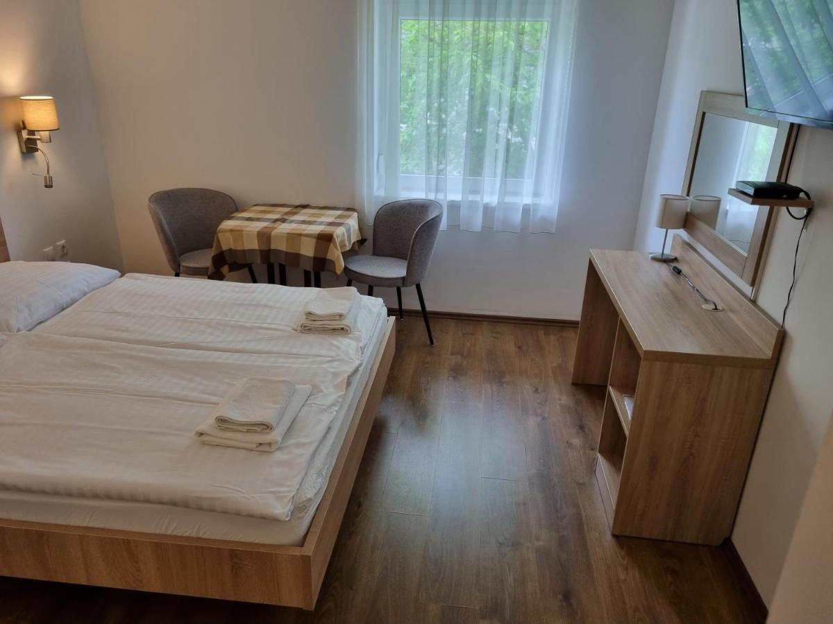 Standard Queen Room,1389889619:JPEG