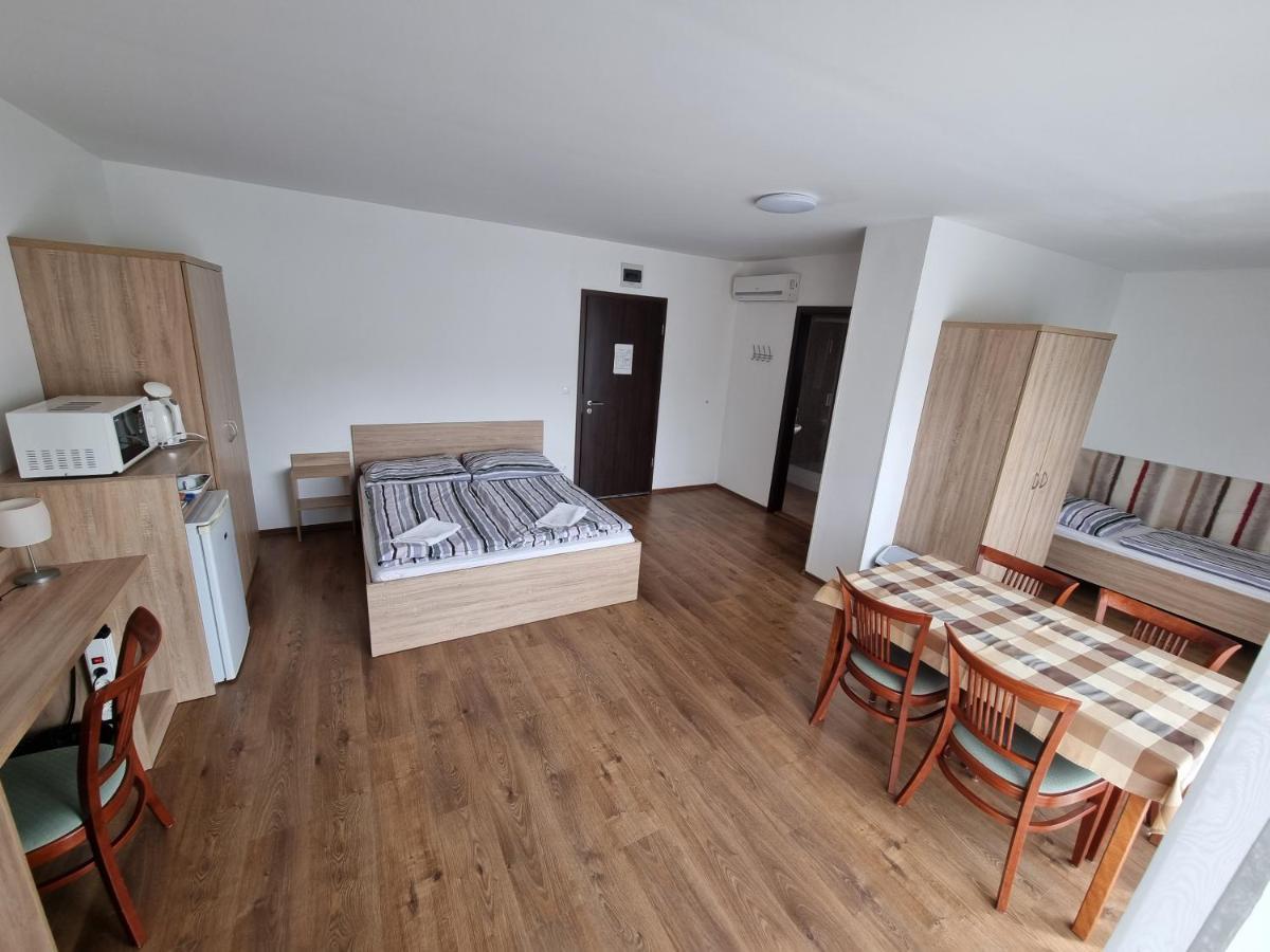 Large Quadruple Room Terrace,1395360125:JPEG