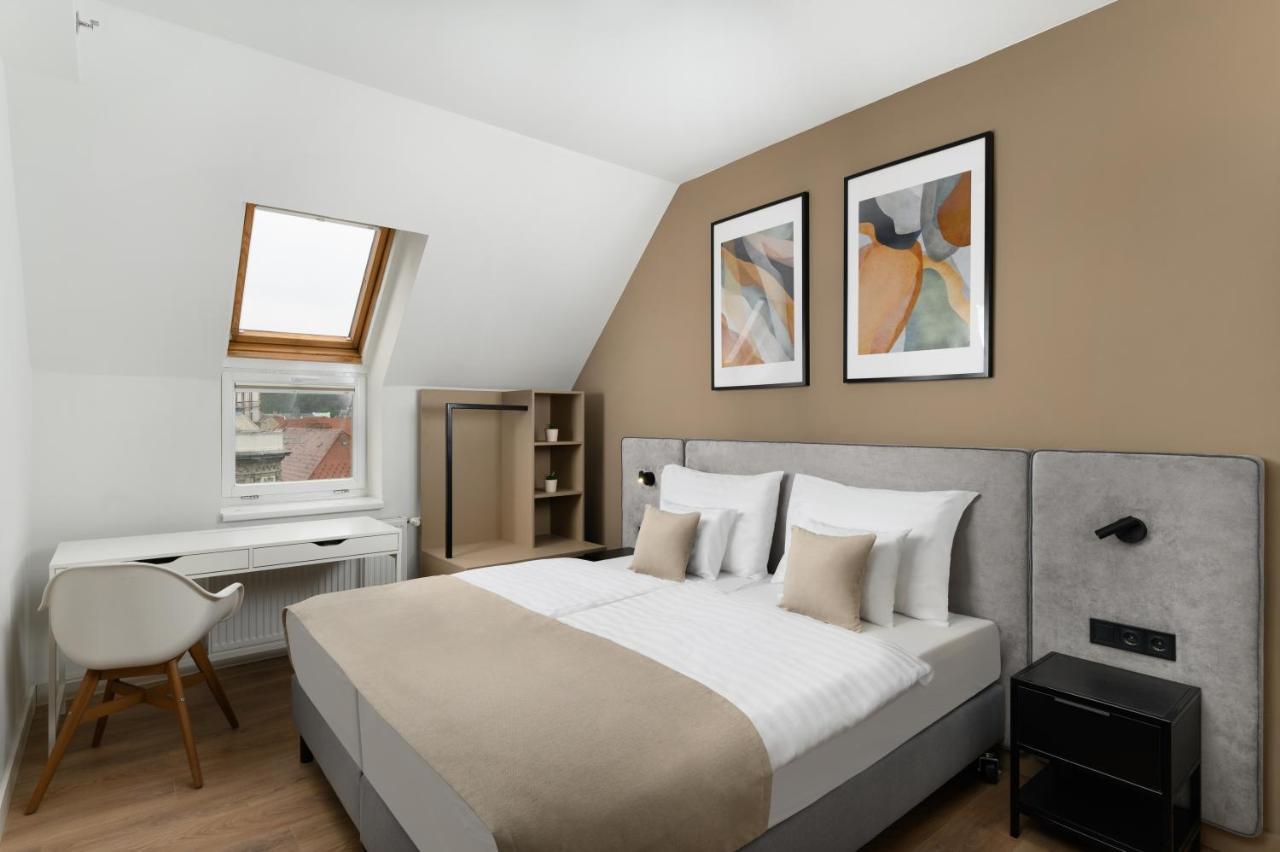 Deluxe Three-Bedroom Apartment terrace,1398602795:JPEG