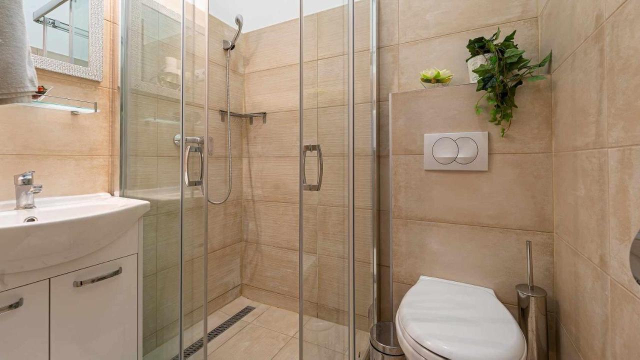Standard Double Room with Shared Bathroom