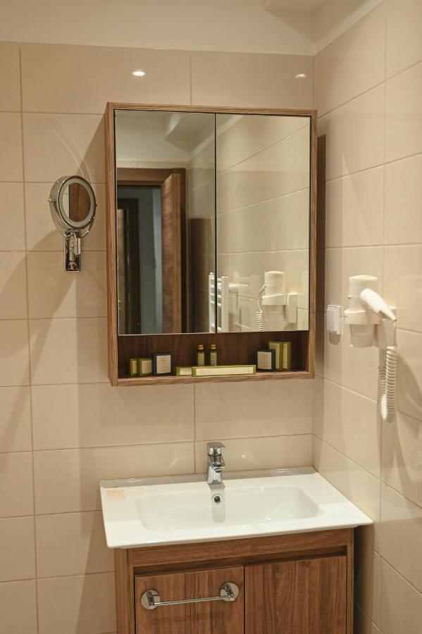Standard Queen Room,1468980152:JPEG