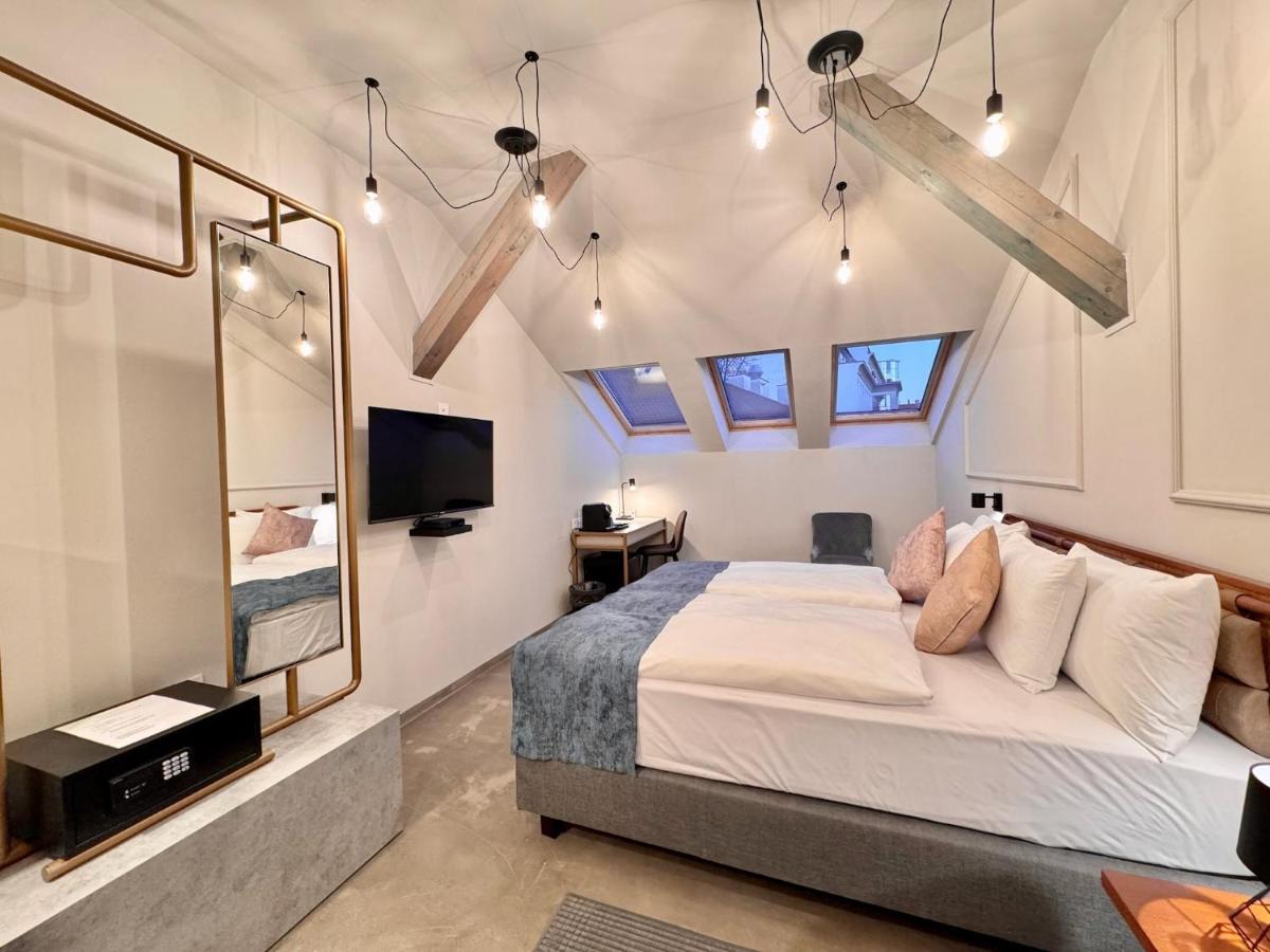 Standard Double Room,1527852514:JPEG