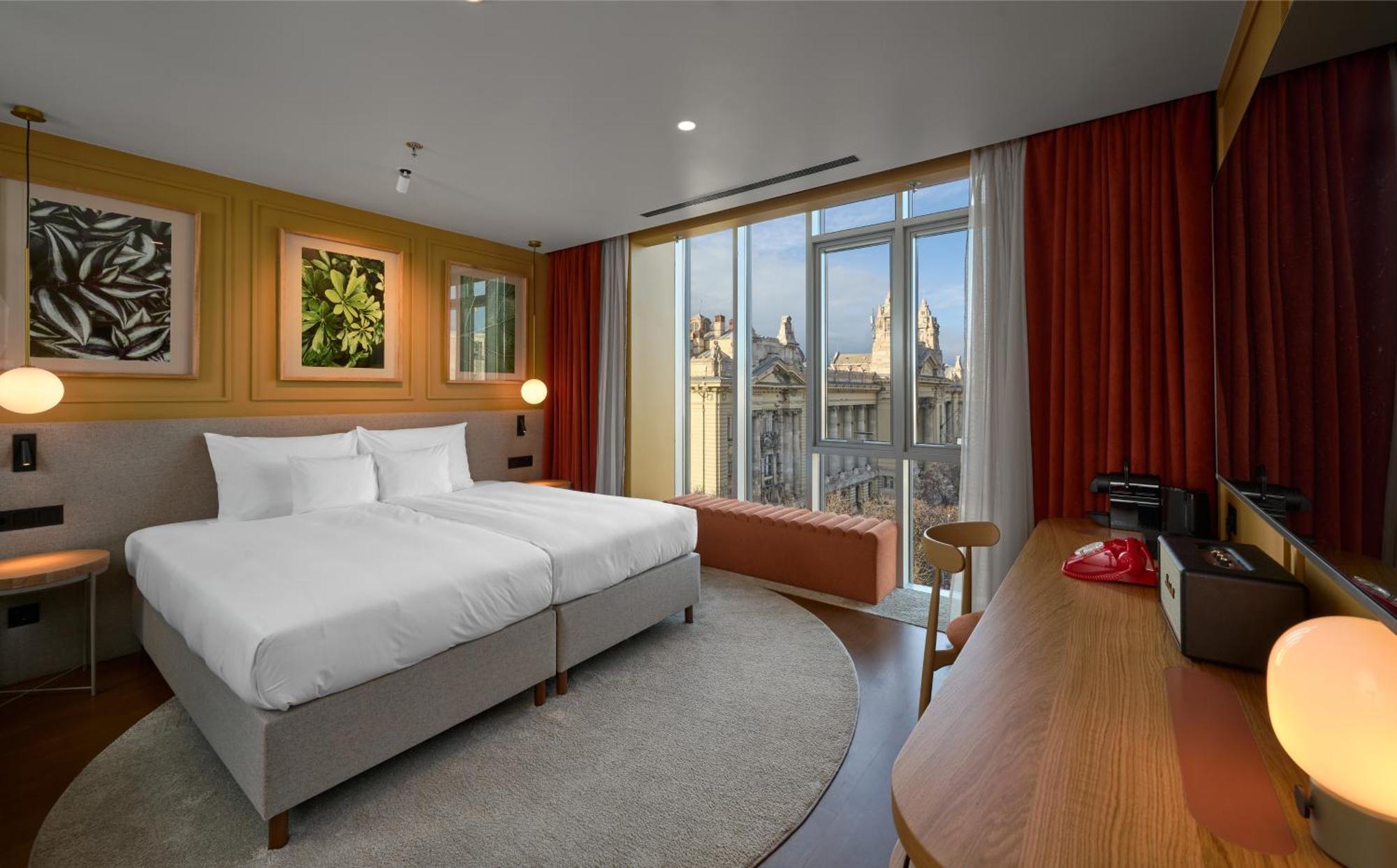 Deluxe King Room City View