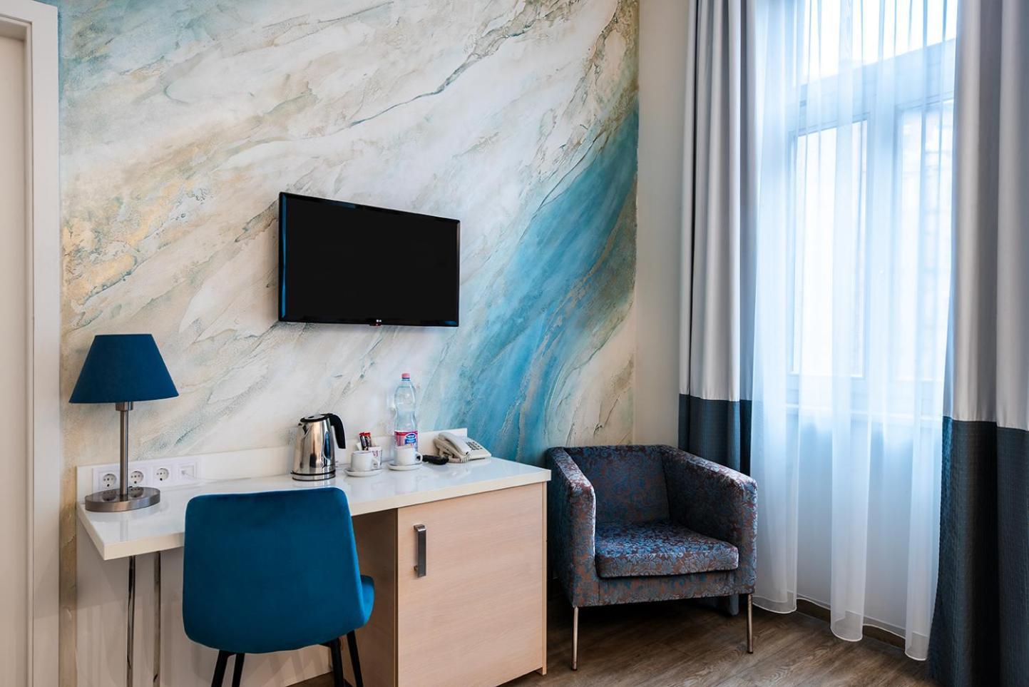 Family Room,1536057778:JPEG