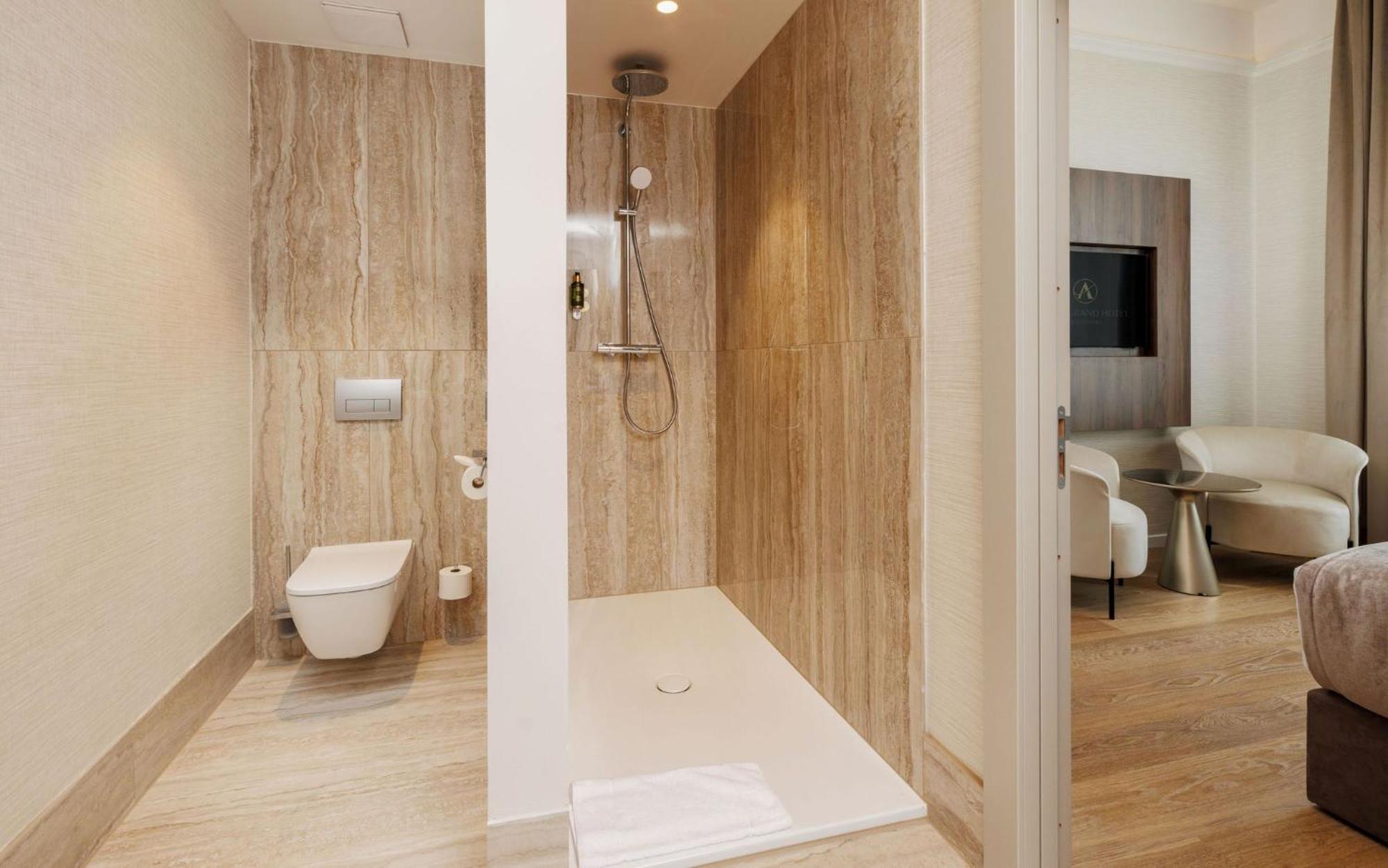 Executive Suite,1537735132:JPEG
