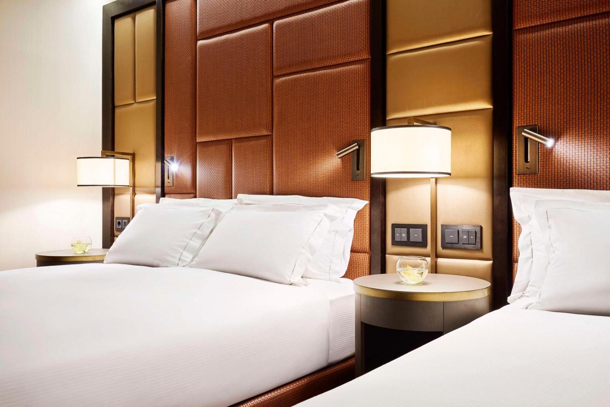 Superior Queen Room Street View