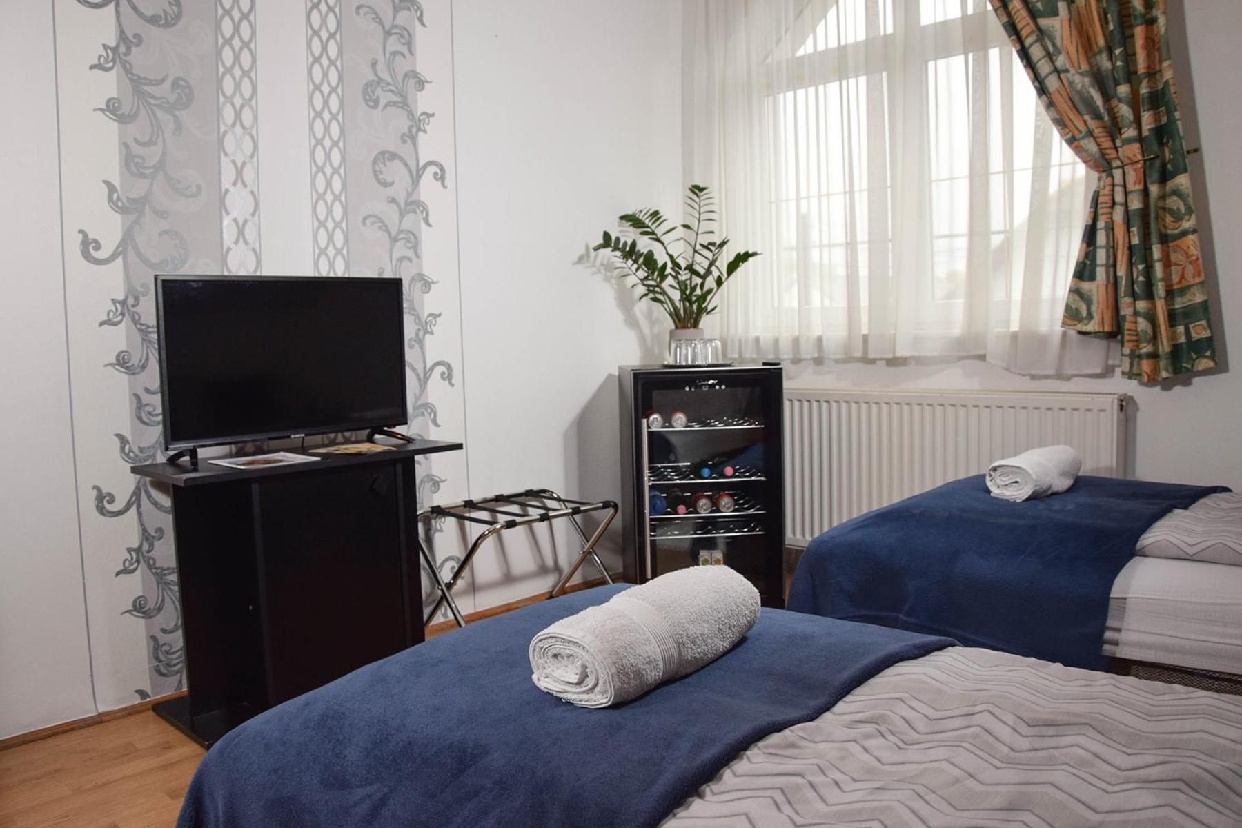 Large Double or Twin Room,1544233612:JPEG