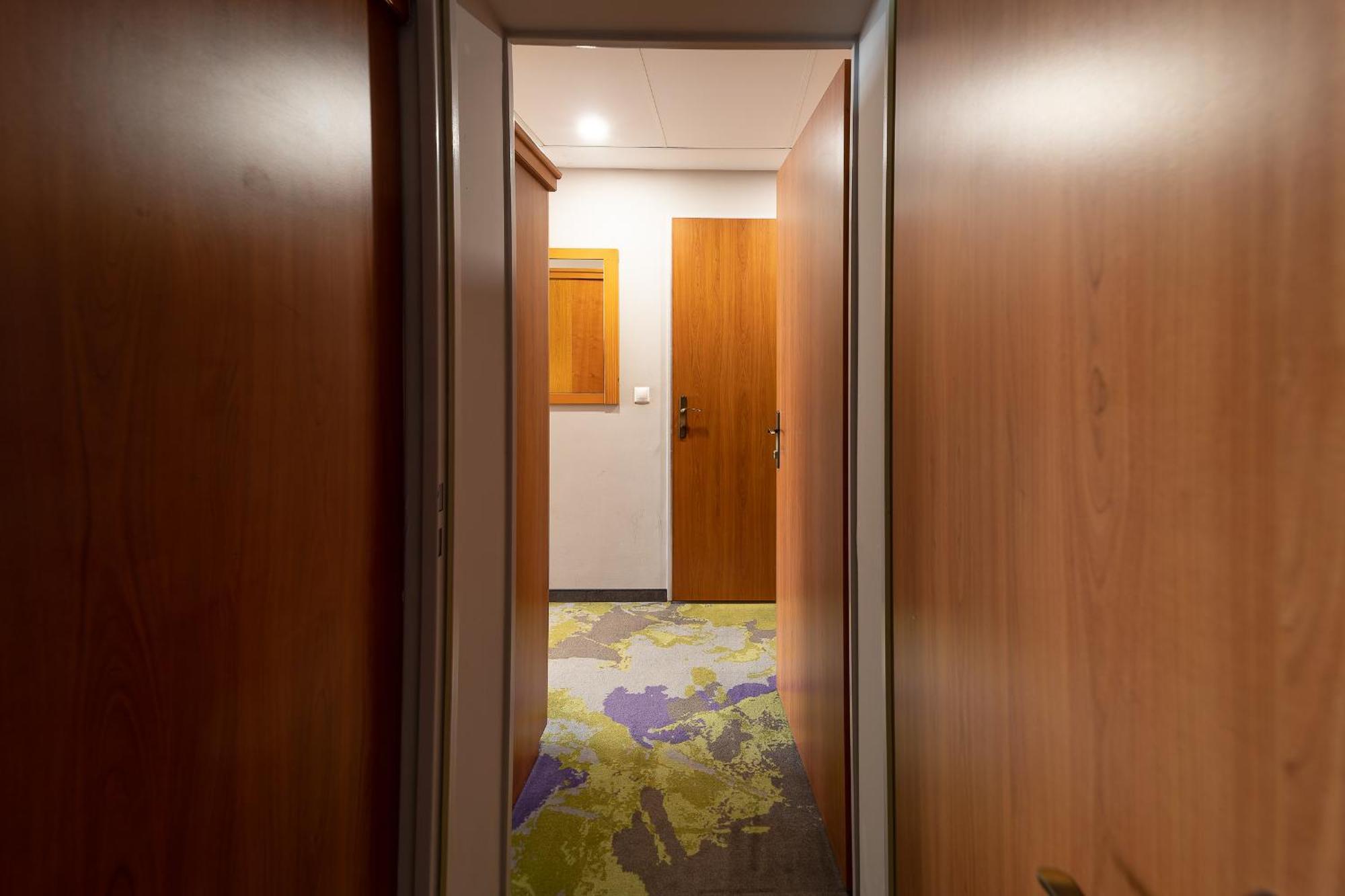 Quadruple Room Bathroom