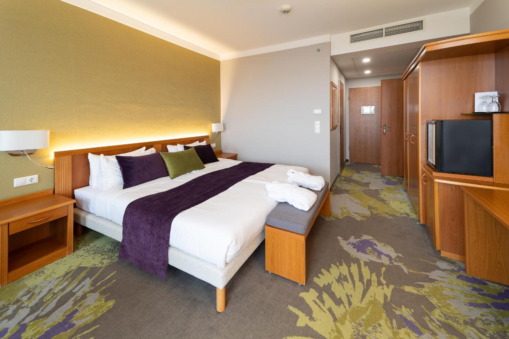 Quadruple Room Bathroom