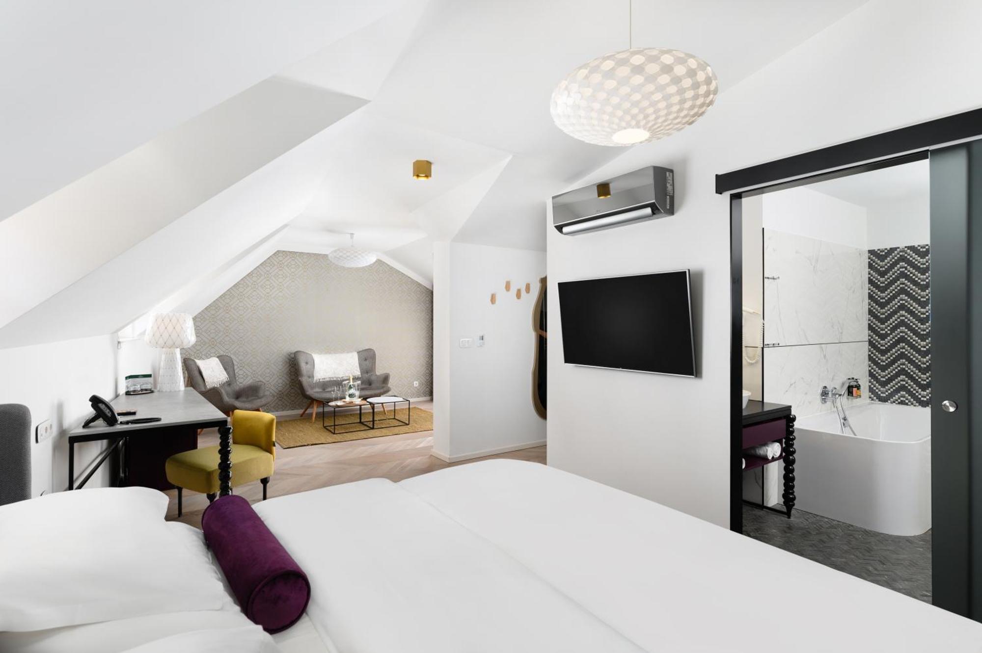 Petite Maison Suite,665556903:JPEG