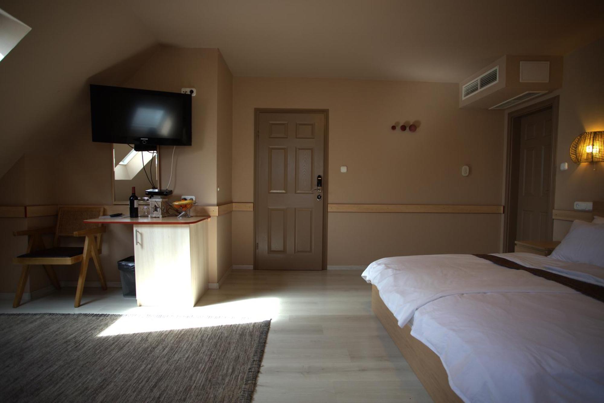 Quadruple Room Private Bathroom
