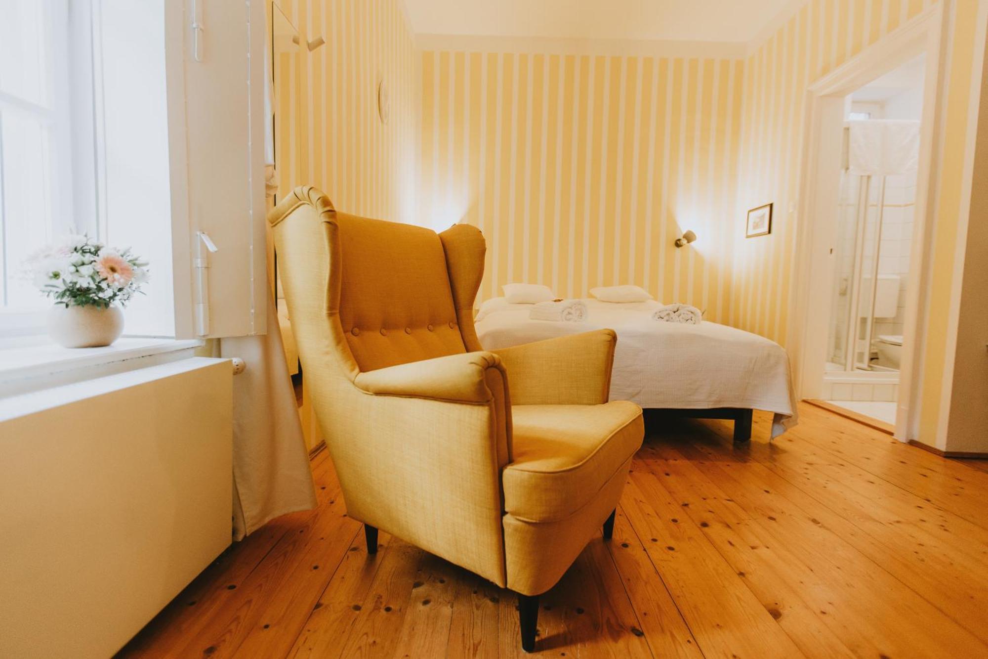 Standard Queen Room