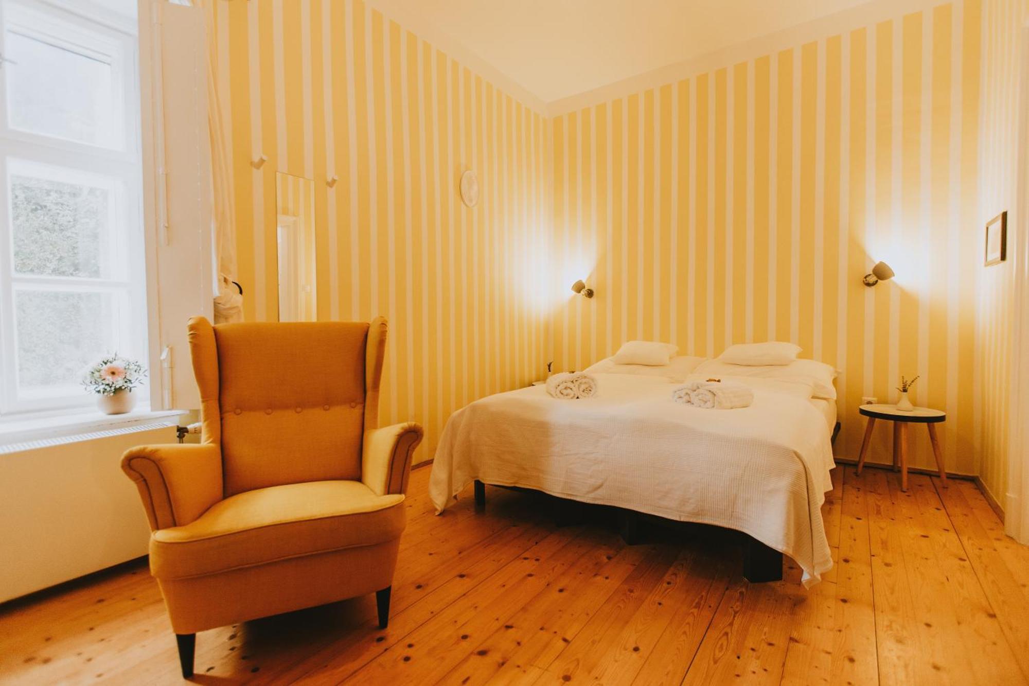 Standard Queen Room