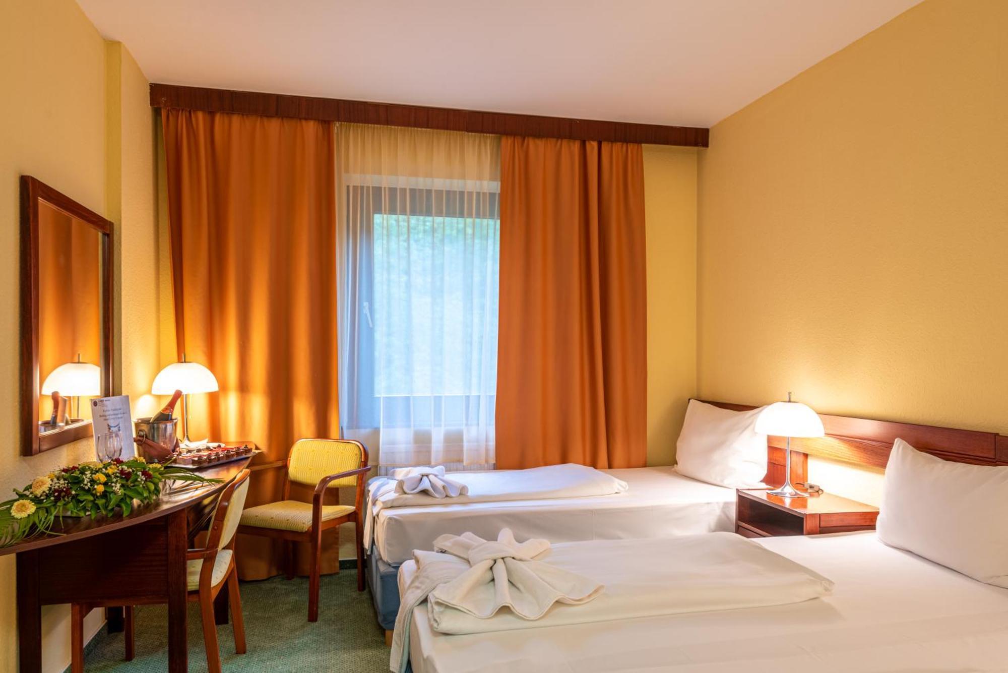 Standard Twin Room,1584396260:JPEG