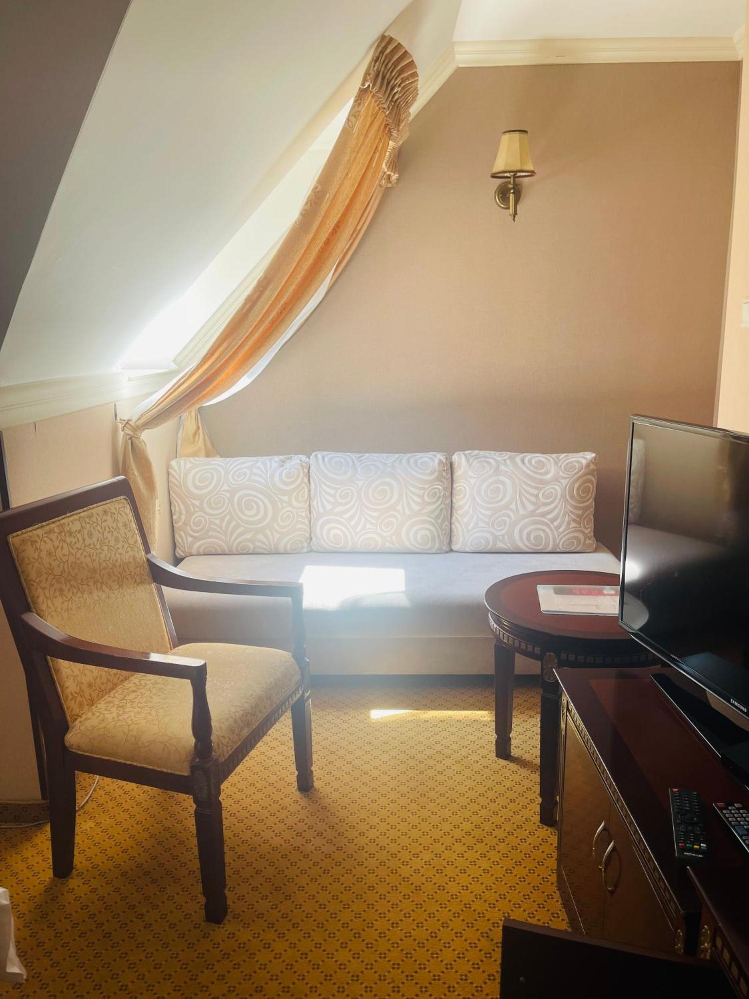 Superior Double or Twin Room,1592056706:JPEG