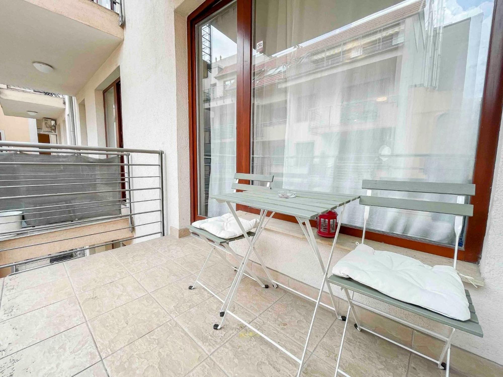 Studio Balcony